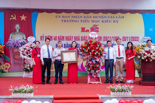 Trường Tiểu học Kiêu Kỵ đón Bằng công nhận trường đạt chuẩn Quốc gia mức độ II và kỷ niệm 40 năm ngày Nhà giáo Việt Nam